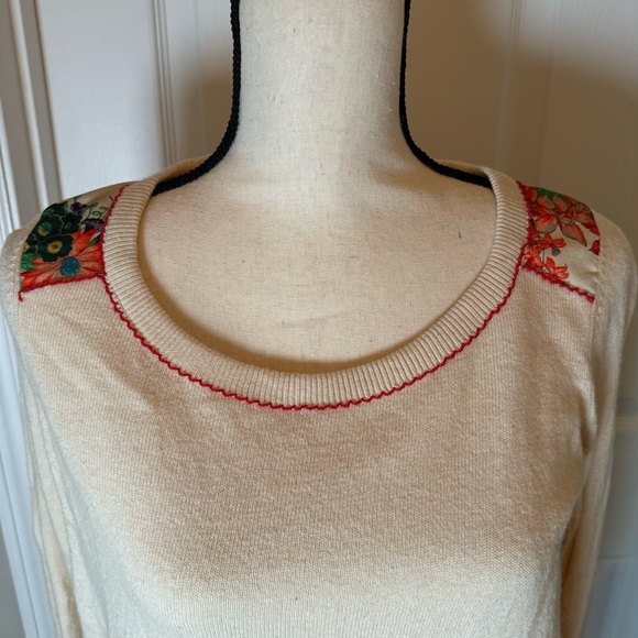 Anthropologie Cream and flower pattern sweater.  NWOT.  Size M. - Picture 3 of 7